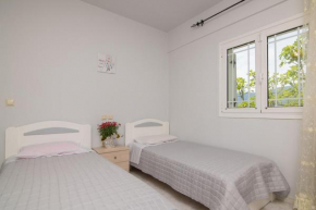 En Elladi Apartment